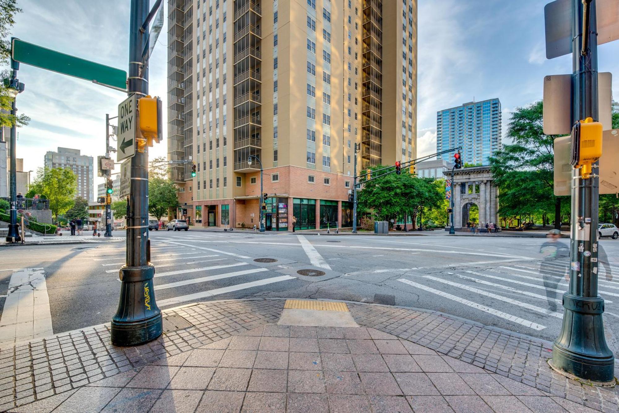 Downtown Atlanta Condo Walk To Arenas And Venues Екстериор снимка